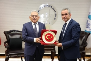 Kayseri Büyükşehir Belediye Başkanımız Sayın Dr. Memduh BÜYÜKKILIÇ Bey'e resmi ziyaret gerçekleştirilmiştir.